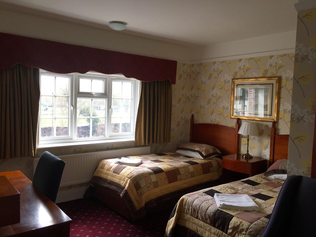 The Royal Standard Guest House Virginia Water Exterior photo